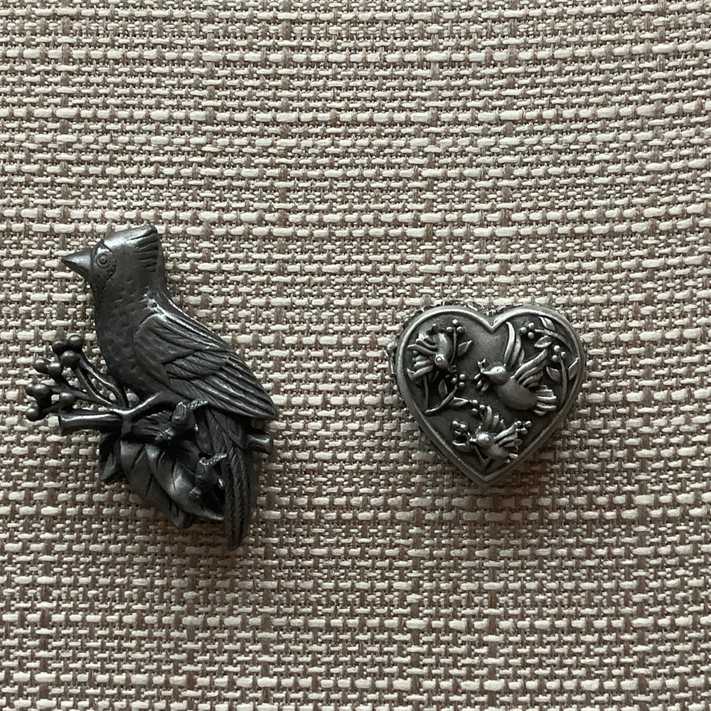 Vintage Pewter Cardinal Bird Brooch Set
Vintage Pewter Bird Brooch Set